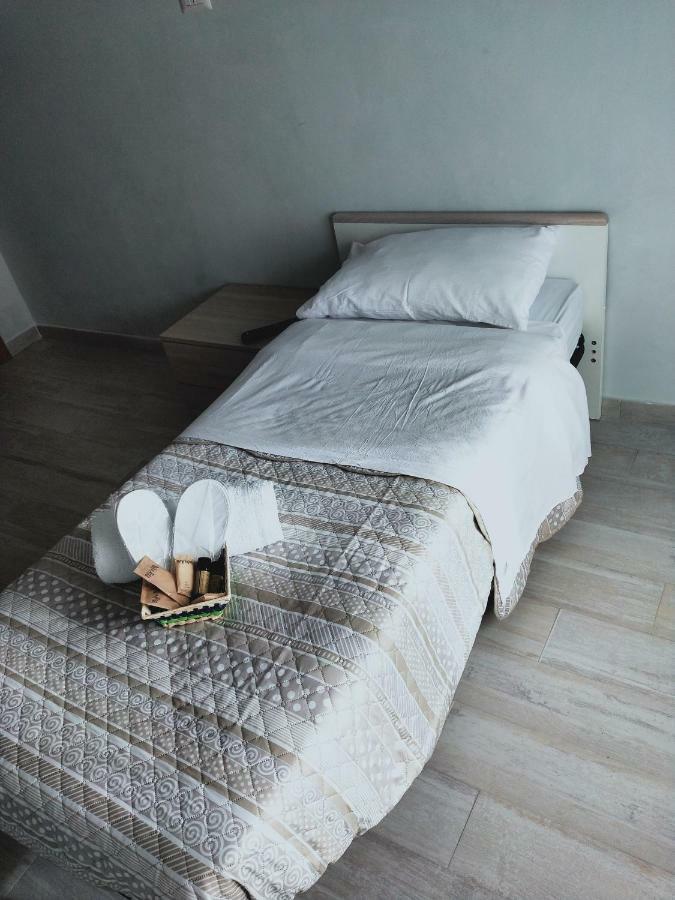 Isola Verde Guest House 菲乌米奇诺 外观 照片